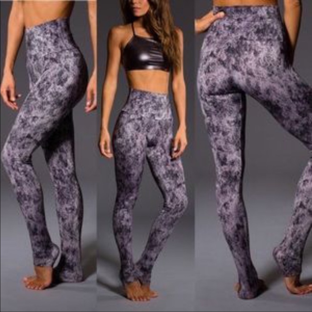 Onzie size S/M Thunderstorm leggings